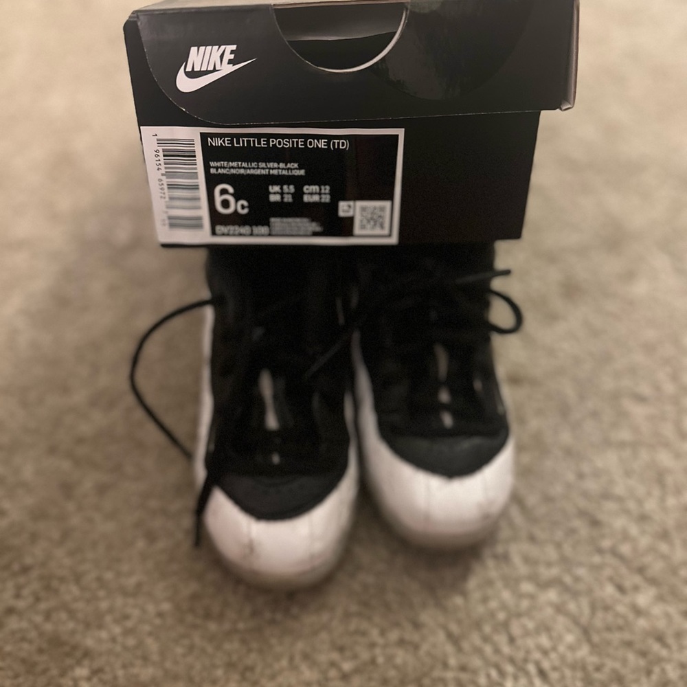 Black & white Foamposite 6c